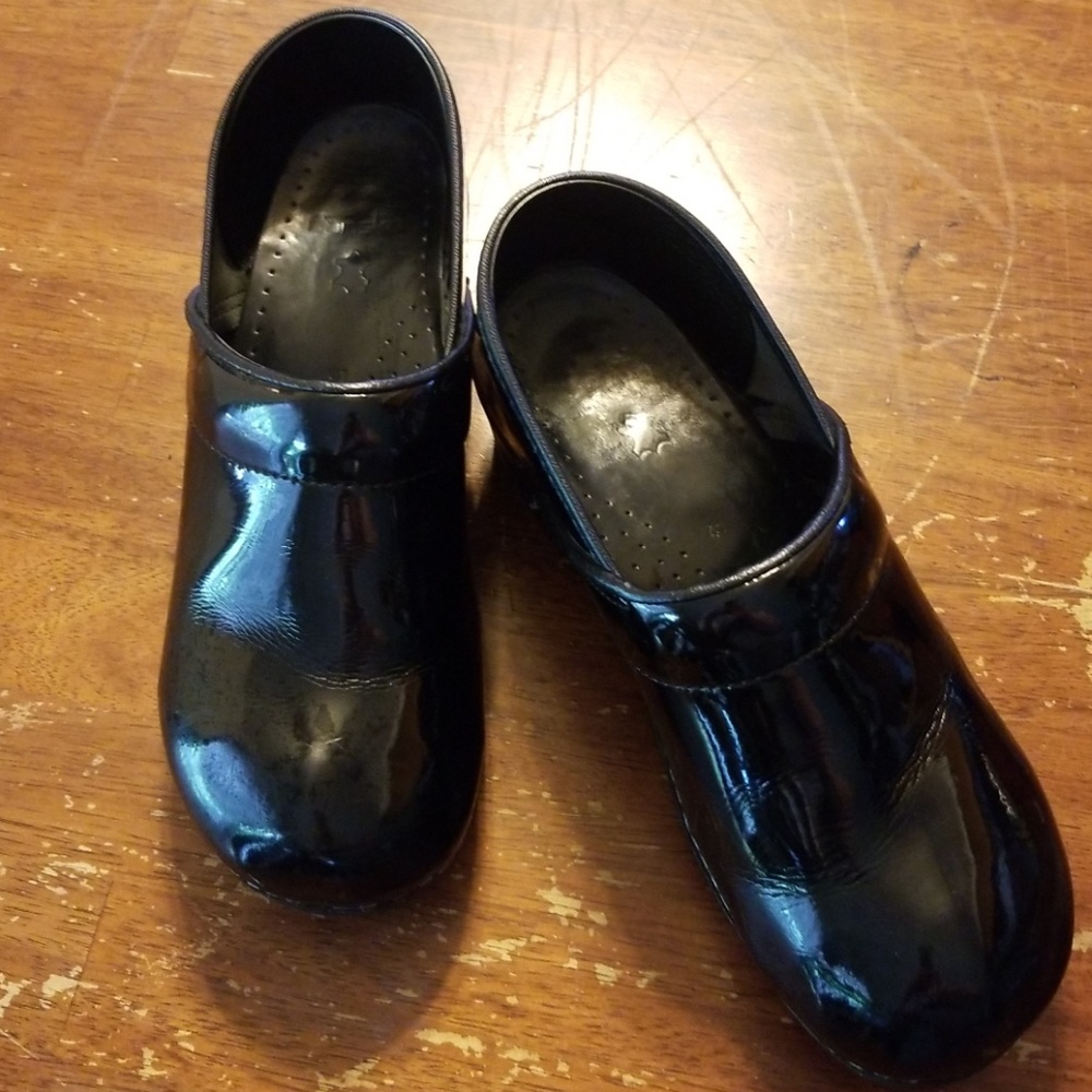 Black shiny Dansko clogs